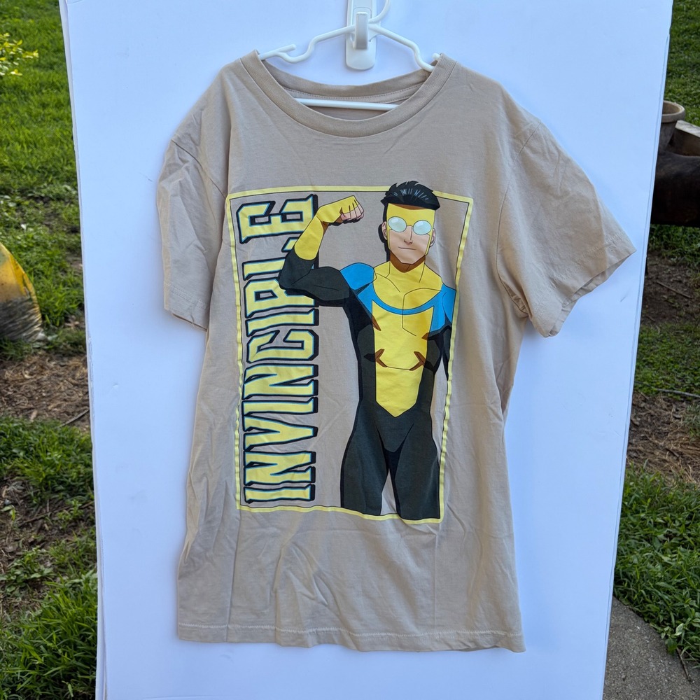 Invincible Amazon Original Graphic T-Shirt Tan Mens Small Goodie Two Sleeves 501
